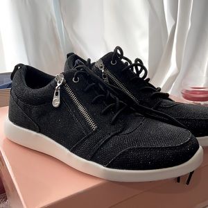 Sneakers by Guess